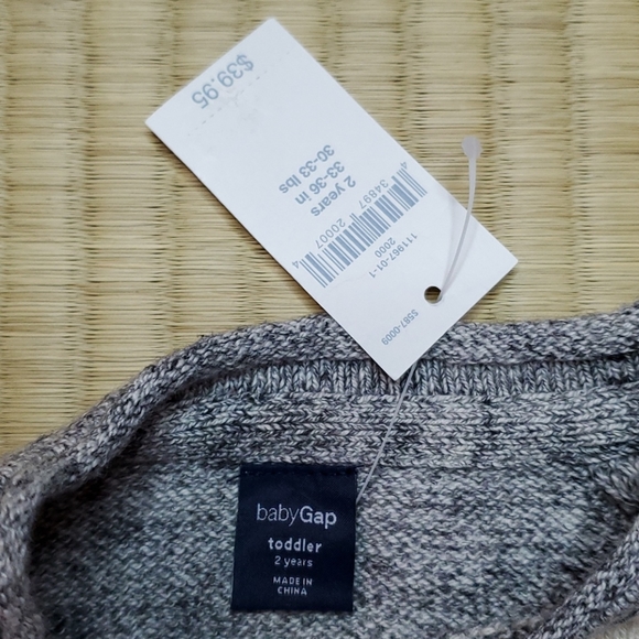 GAP Long-Sleeve Colorblocked Raglan Sweater - Picture 2 of 4